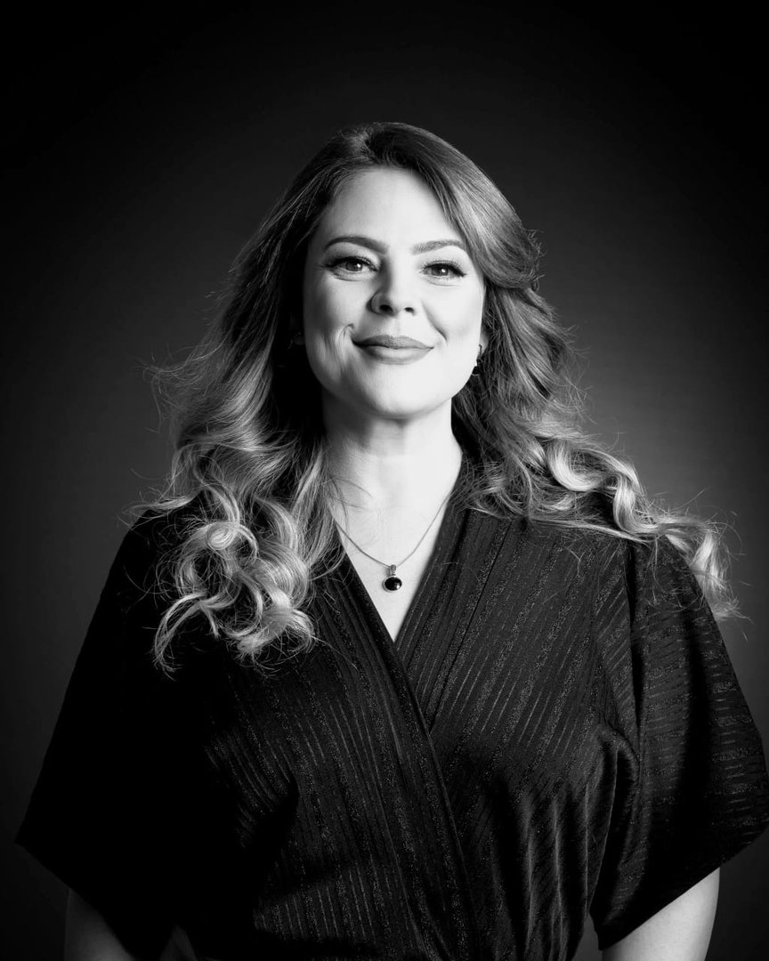 Fernanda Feltran em retrato editorial — advogada, mentora sistêmica e líder de mulheres